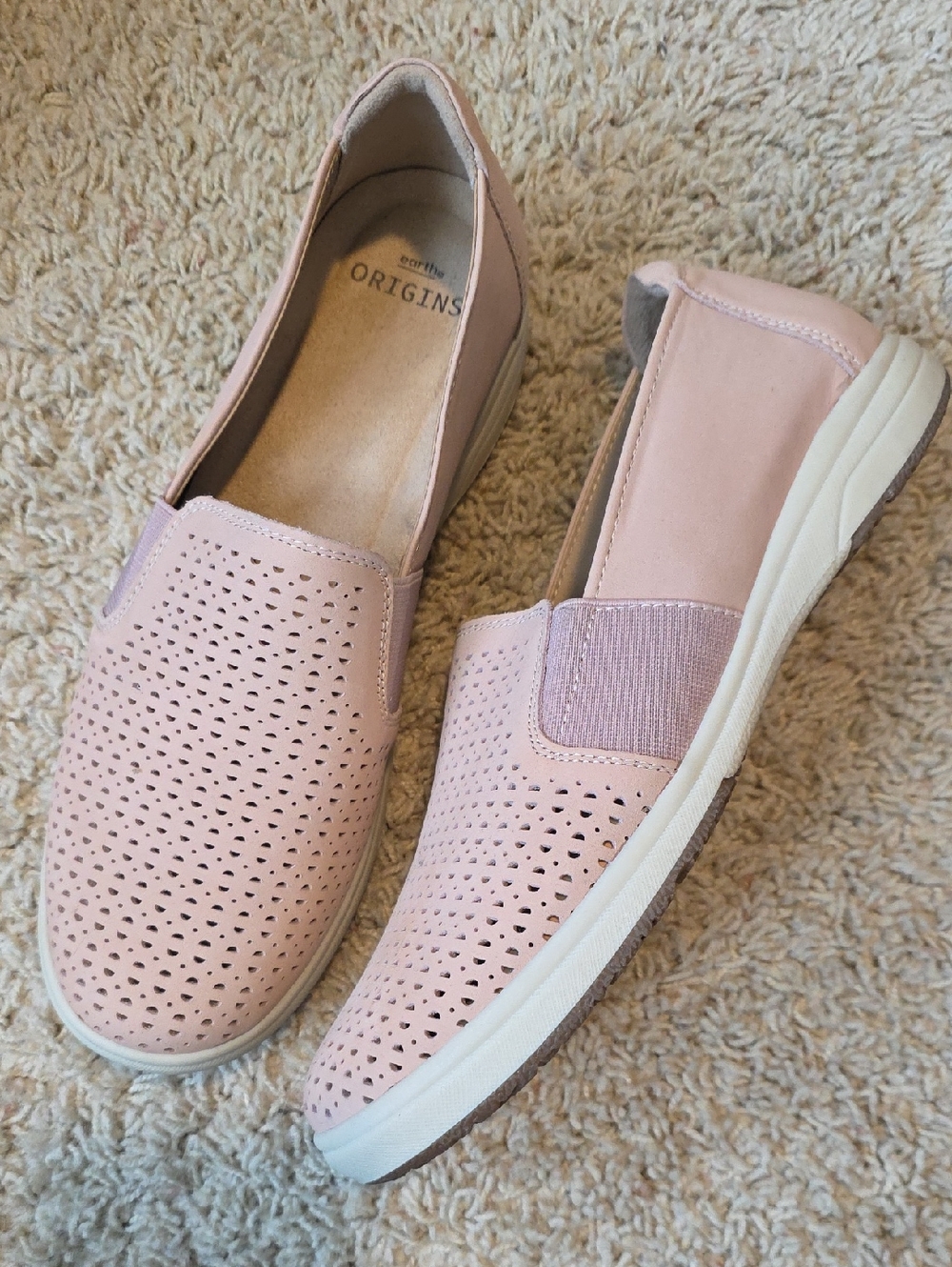Earth Origins Elin Slip-On Perforated Flats in Light Pink Size 9.5
